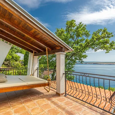 Cikas Palmhouse Villa *