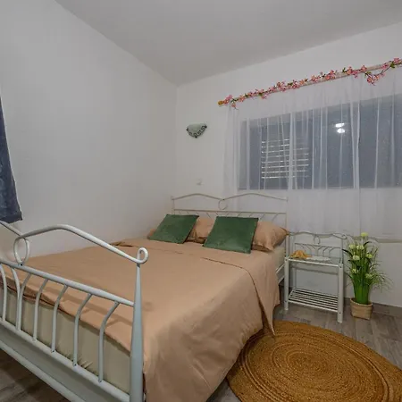 Cikas Palmhouse Villa *