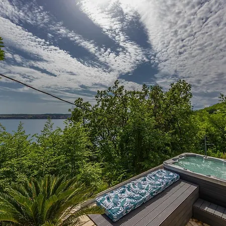 Cikas Palmhouse * ヤドラニヴォ