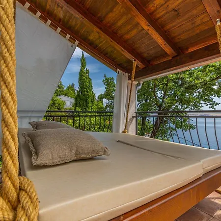 Cikas Palmhouse Vilă *